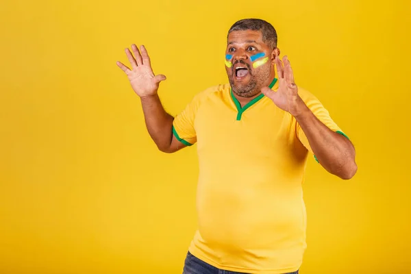 Hombre Negro Brasileño Fanático Del Fútbol Brasil Sorprendida Guau Increíble —  Fotos de Stock