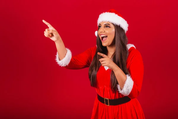 Beautiful Brazilian Woman Dressed Christmas Clothes Santa Claus Pointing Something — Stock Photo, Image