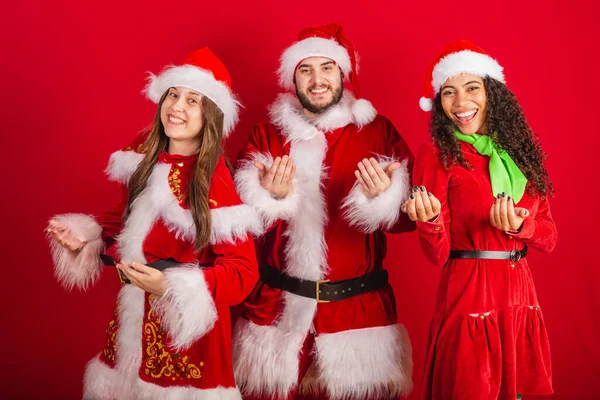 Yılbaşı Kıyafetleri Giyen Brezilyalı Arkadaşlar Noel Baba Davetkar Eller — Stok fotoğraf