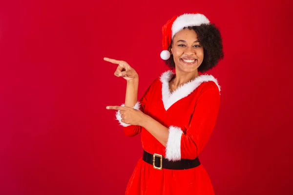 Beautiful Black Brazilian Woman Dressed Santa Claus Mama Claus Presenting — Stock Photo, Image