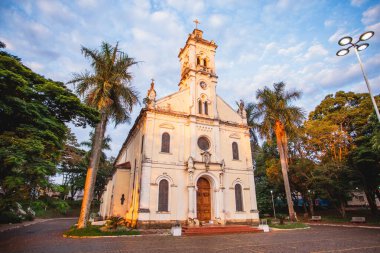 Ribeiro Preto So Paulo Brazil - Mayıs 2022: Cravinhos Metropolitan Katedrali, So Paulo eyaleti Cravinhos şehir merkezinde yer alan So Jos.
