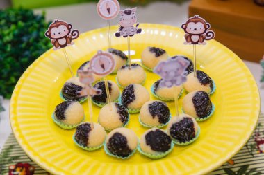 Çeşitli çocukların doğum günü tatlıları. Brezilya tatlıları, doğum günü kutlamaları, düğünler ve diğer sosyal etkinlikler.