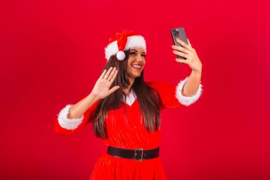 Noel kıyafetleri giymiş güzel Brezilyalı kadın, Noel Baba. Akıllı telefon tutup kendi portremi çekiyordum..