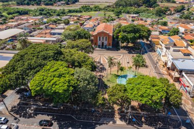 Serrana Sao Paulo Brazil - 24 Nisan 2022: Sao Paulo 'nun kırsal kesimindeki Serrana Kilisesi' nin gerçek görüntüsü.