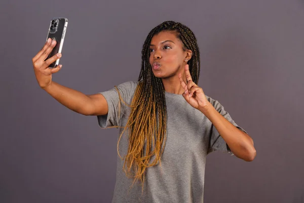 Junge Afro Brasilianerin Macht Selbstporträt Selfie Foto Soziale Netzwerke Smartphone — Stockfoto