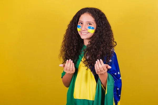 Βραζιλιάνα Καυκάσια Φαν Του Ποδοσφαίρου Λέγοντας Έλα Έλα Εδώ Καλώντας — Φωτογραφία Αρχείου