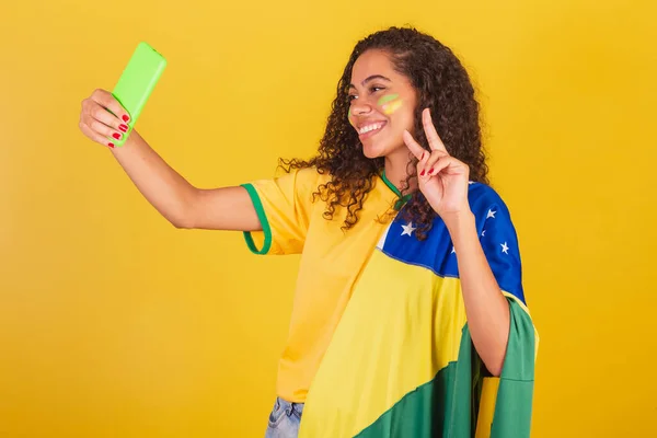 Junge Schwarze Brasilianerin Fußballfan Selbstporträt Selfie Smartphone — Stockfoto
