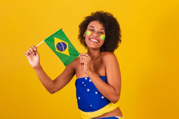 Jonge Zwarte Vrouw Braziliaanse Voetbalfan Met Braziliaanse Vlag — Stockfoto