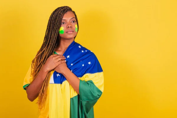 Black Woman Young Brazilian Soccer Fan Using Flag Singing Anthem — Stock Photo, Image