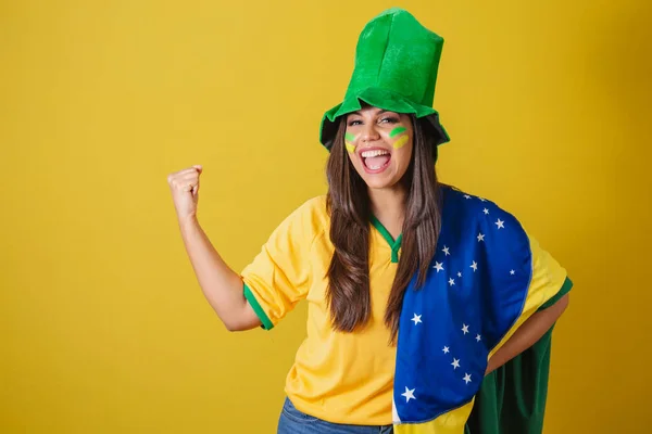 Vrouwelijke Supporter Van Brazilië Wereldbeker 2022 Met Typische Fan Outfit — Stockfoto
