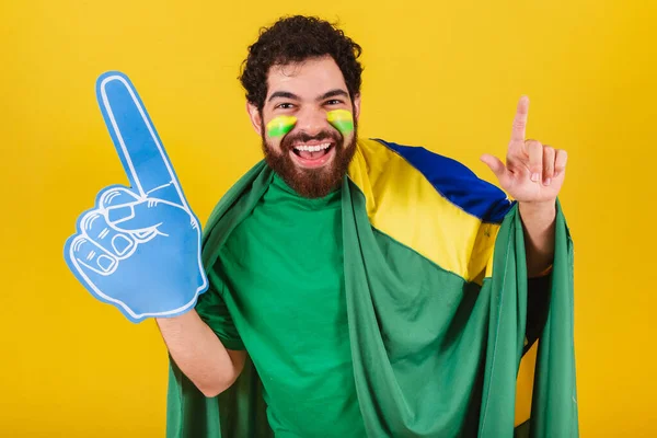 Homme Brésilien Barbu Fan Soccer Brésilien Utilisant Doigt Mousse Faire — Photo