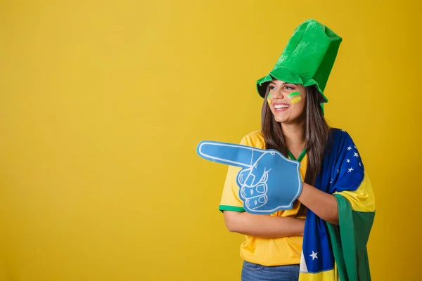 Mujer Partidaria Brasil Copa Del Mundo 2022 Señalando Con Dedo —  Fotos de Stock