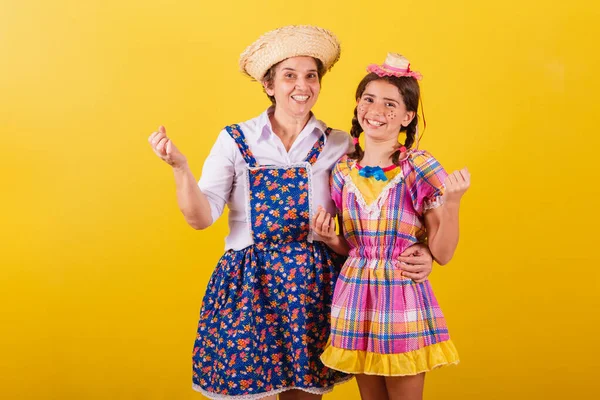 Großmutter Und Enkelin Typischer Festa Junina Kleidung Feiern Siegen Feiern — Stockfoto