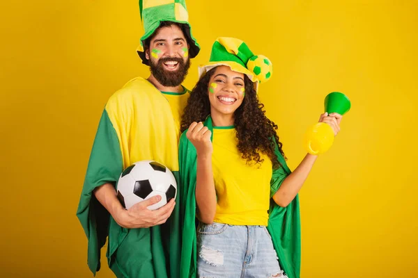 Ein Paar Brasilianische Fußballfans Gekleidet Den Farben Der Nation Schwarze — Stockfoto