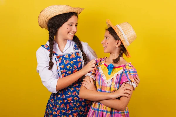Schwestern Und Freundinnen Die Typische Kleidung Der Festa Junina Trugen — Stockfoto