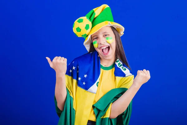 Fiatal Lány Focirajongó Brazíliából Kalapba Zászlóba Öltözve Sikoltozó Cél — Stock Fotó