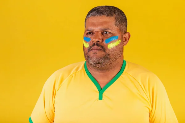 Hombre Negro Brasileño Fanático Del Fútbol Brasil Foto Cerca Expresión — Foto de Stock