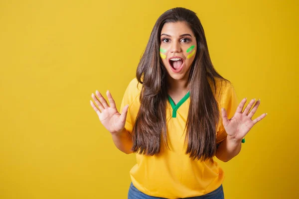 Woman Fan Brazil World Cup 2022 Labdarúgó Bajnokság Meglepett Wow — Stock Fotó