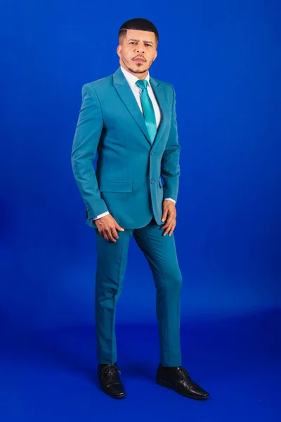 Hombre Negro Brasileño Vestido Con Traje Corbata Azul Hombre Negocios —  Fotos de Stock