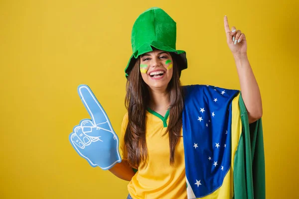 Женщина Болельщица Бразилии Кубок Мира 2022 Танцы Пенным Пальцем — стоковое фото