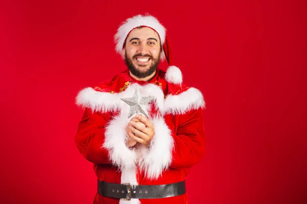 Бразильский Мужчина Одет Одежду Санта Клауса Держит Рождественскую Звезду — стоковое фото