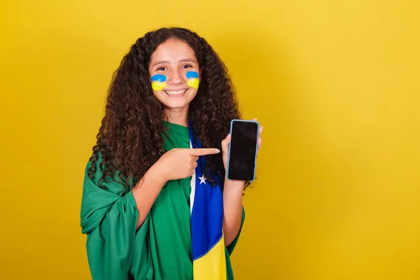 Braziliaans Blank Meisje Voetbalfan Mobiele Telefoon Scherm Mobiele Telefoon App — Stockfoto
