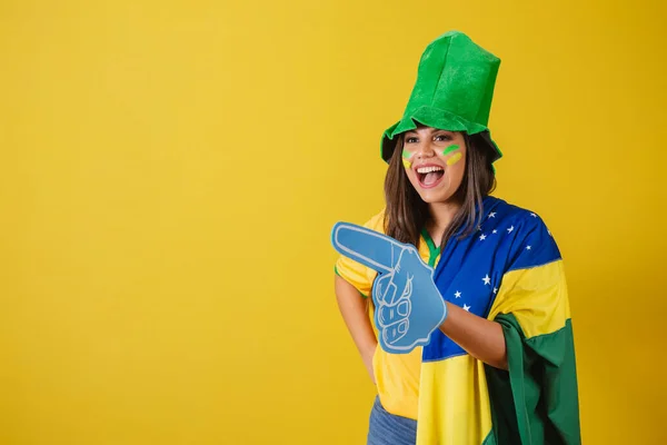 Жінка Прихильниця Бразилії Чемпіонат Світу 2022 Вказуючи Пальцем Піни Щось — стокове фото