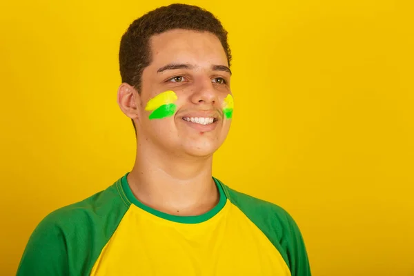 Молодий Бразильський Футбольний Фанат Вдягнені Зелене Жовте Фото — стокове фото