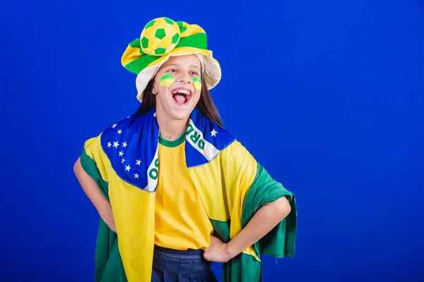 Jovencita Fanática Del Fútbol Brasil Vestido Con Sombrero Bandera — Foto de Stock