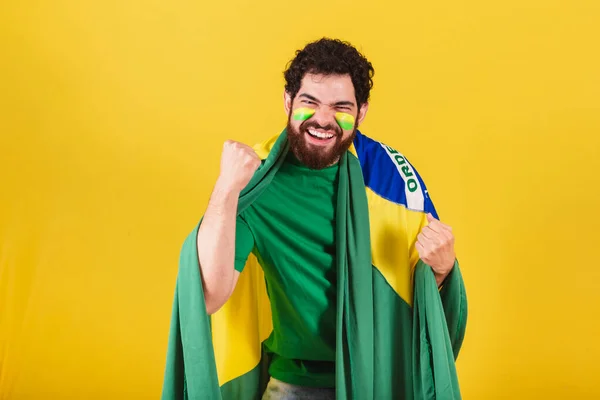 Hombre Caucásico Con Barba Brasileño Fanático Del Fútbol Brasil Celebrando — Foto de Stock