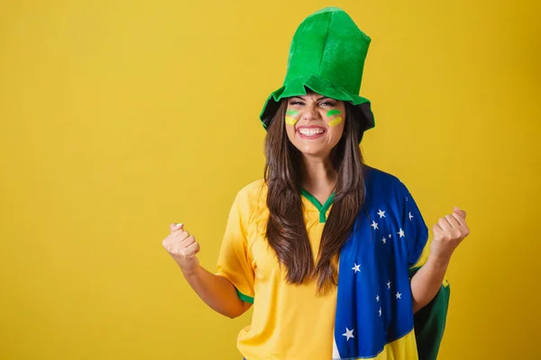 Γυναίκα Υποστηρικτής Της Βραζιλίας Παγκόσμιο Κύπελλο 2022 Ουρλιάζοντας Γκολ Γιορτάζει — Φωτογραφία Αρχείου