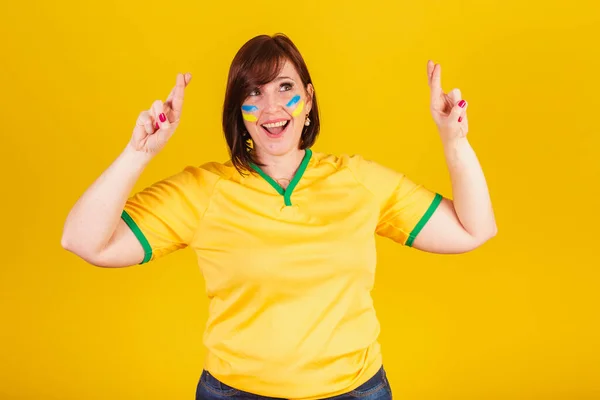 Red Haired Woman Brazilian Soccer Fan Lucky Sign Fingers Crossed — Stock Photo, Image