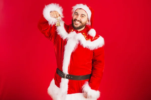 Бразильский Мужчина Одет Одежду Санта Клауса Держит Рождественский Колокол — стоковое фото