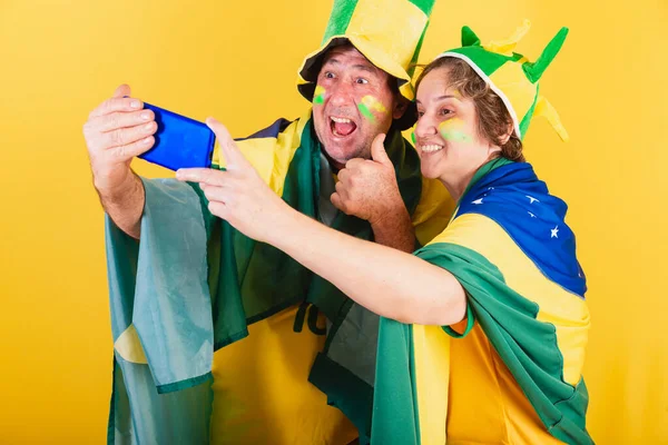 Adult Couple Soccer Fan Brazil Using Flag Video Call Smartphone — Stock Photo, Image