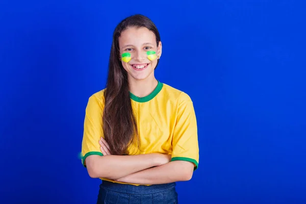Юна Дівчина Футбольний Фанат Бразилії Схрещені Руки — стокове фото