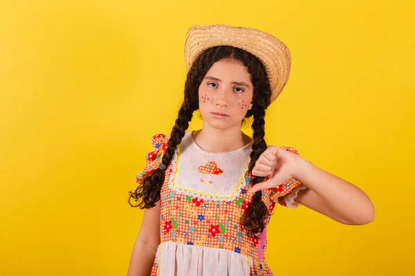 Mädchen Traditioneller Orangefarbener Kleidung Für Festa Junina Daumen Runter Missbilligung — Stockfoto