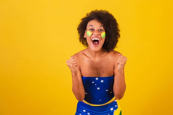 Junge Schwarze Frau Brasilianischer Fußballfan Schreiendes Ziel — Stockfoto