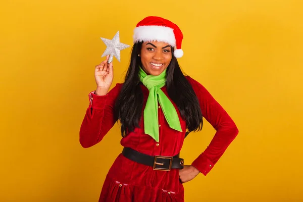 Krásná Černá Brazilská Žena Oblečená Vánočních Šatech Santa Claus Drží — Stock fotografie