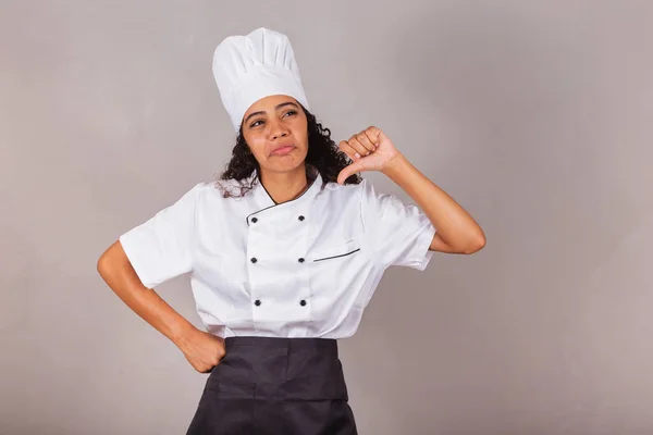 Genç Siyah Brezilyalı Kadın Aşçı Şef Hoşlanmayan Tabela Onaylamayan Baş — Stok fotoğraf