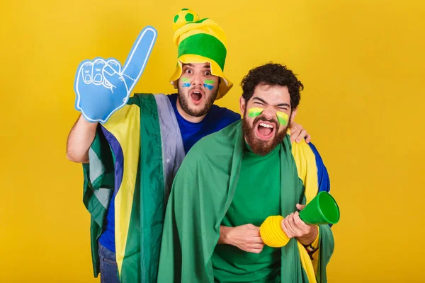 Deux Amis Brésiliens Fans Football Brésiliens Utilisant Drapeau Brésilien Cor — Photo