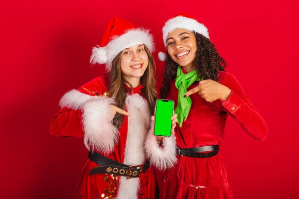Brazilian Female Friends Christmas Clothes Santa Claus Showing Smartphone Screen — Stock Photo, Image