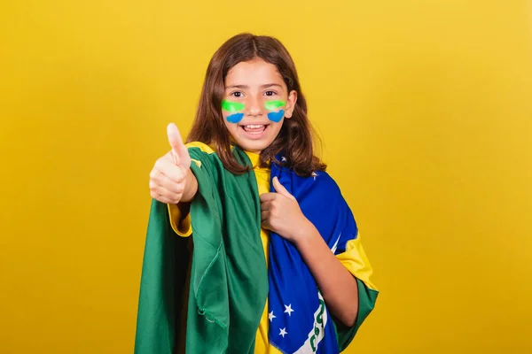 巴西的 高加索的孩子 足球迷 大拇指向上 世界杯 奥运会 — 图库照片