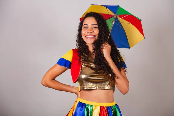 Schöne Schwarze Brasilianerin Mit Frevo Outfit Und Regenschirm Karneval — Stockfoto