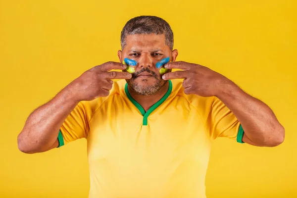 브라질 팬입니다 얼굴에 칠하기 준비하기 — 스톡 사진