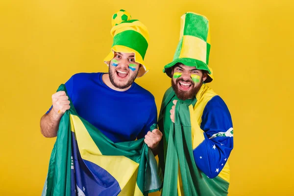 Zwei Freunde Brasilianer Fußballfans Aus Brasilien Gekleidet Eine Meisterschaft Bejubeln — Stockfoto