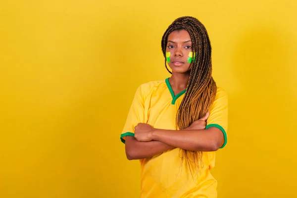 年轻的巴西黑人女子足球迷 — 图库照片