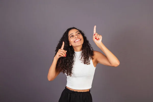 Young Brazilian Black Woman Pointing — Stock Photo, Image