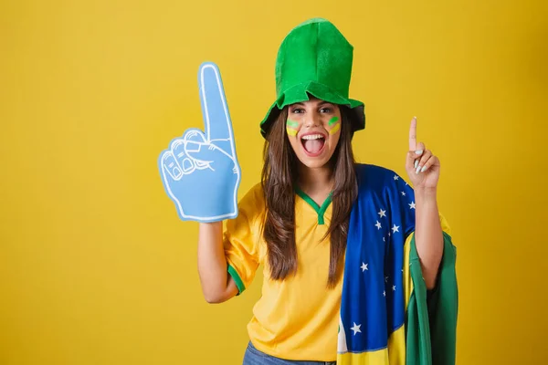 Kobieta Kibicująca Brazylii Puchar Świata 2022 Taniec Piankowym Palcem — Zdjęcie stockowe
