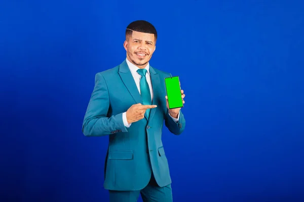 Braziliaanse Zwarte Man Gekleed Een Pak Blauwe Das Zakenman Smartphone — Stockfoto