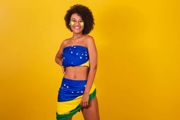 Junge Schwarze Frau Brasilianischer Fußballfan Fotopose — Stockfoto